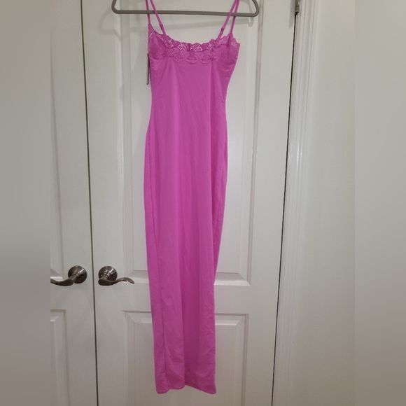 1. NWT SKIMS FITS EVERYBODY CORDED LACE LONG SLIP DRESS IN NEON ORCHID SIZE XS - Picture 6 of 6